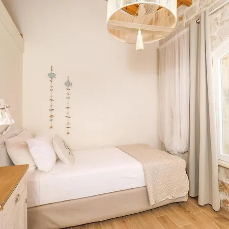 The Yiameli Collection - Levandi Willa Skinária