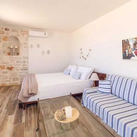 The Yiameli Collection - Levandi * Skinária